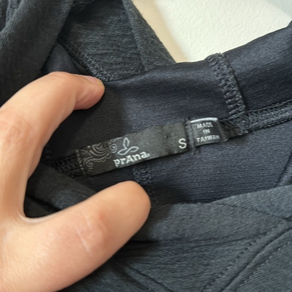 PraNa Womens Long Sleeve Pullover Hooded - Picture 2 of 3